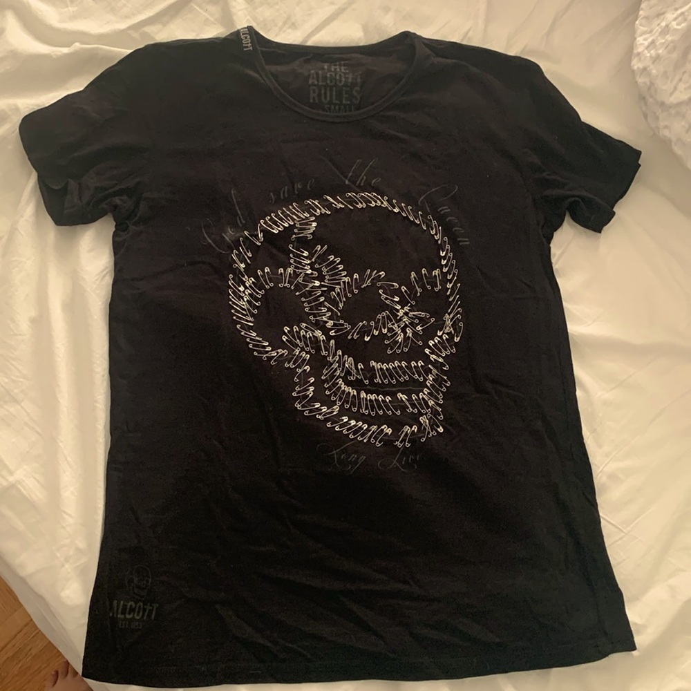 T-shirt black with skull Man size small unique or woman oversized brand alcott
